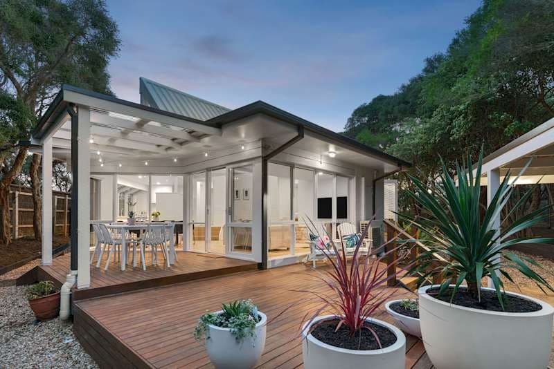 Beachside Relaxation | 850m to Beach in Rye, Victoria - Holiday rental photo 1