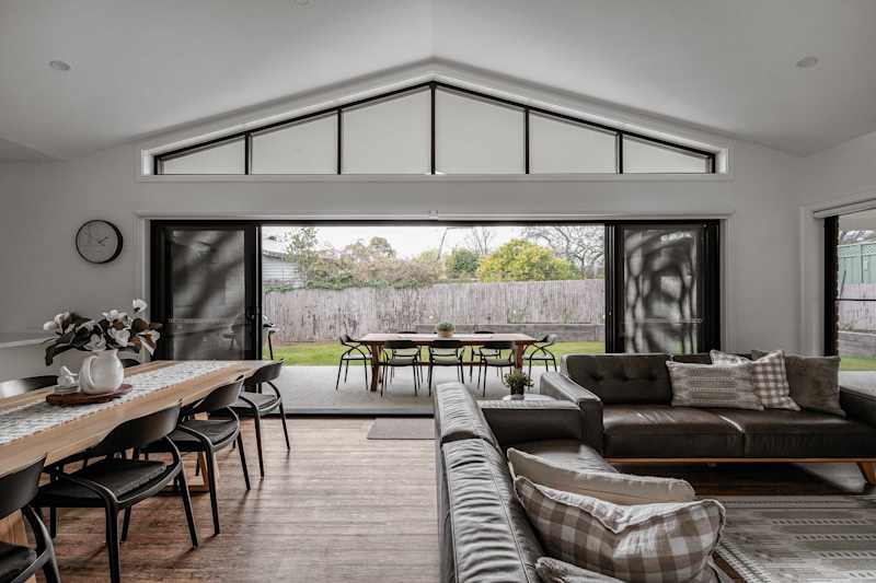 Luxury On Lakeside in Mount Beauty, Victoria - Holiday rental photo 1