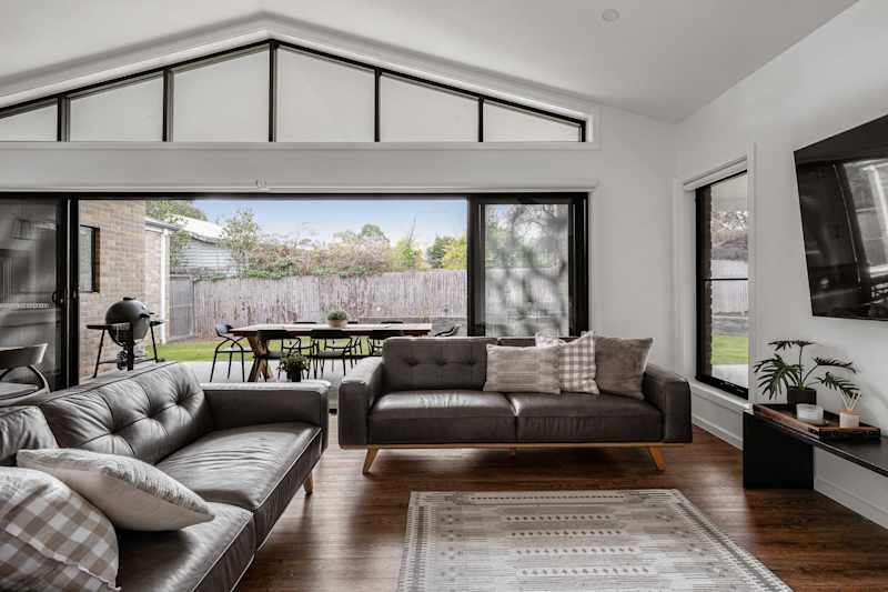 Luxury On Lakeside in Mount Beauty, Victoria - Holiday rental photo 1