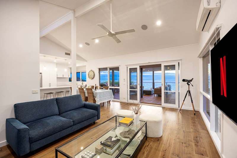 Martha's Maison | Heated Spa & Stunning Bay Views in Mount Martha, Victoria - Holiday rental photo 1