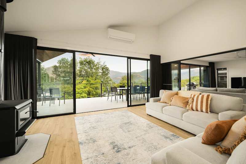 Fiddle View | Alfresco Dining with Mountain Views in Tawonga South, Victoria - Holiday rental photo 1