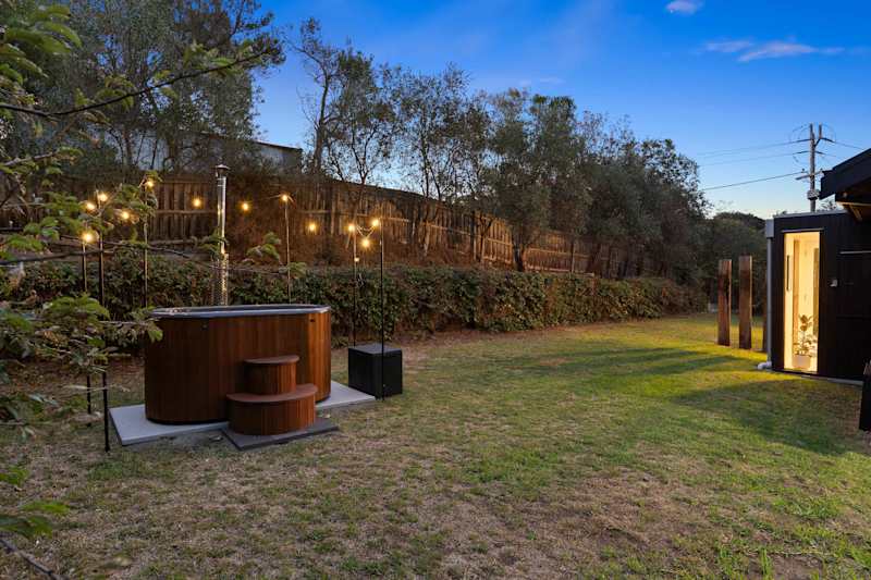 Rustic Rye Retreat | Pet-Friendly, Outdoor Bath in Rye, Victoria - Holiday rental photo 1