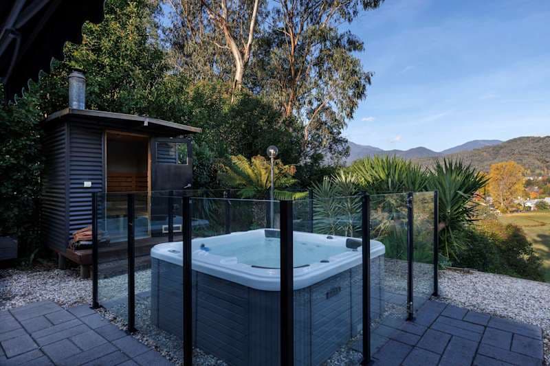 Bogong View Retreat | Spa, Sauna & Alpine Views in Tawonga South, Victoria - Holiday rental photo 1