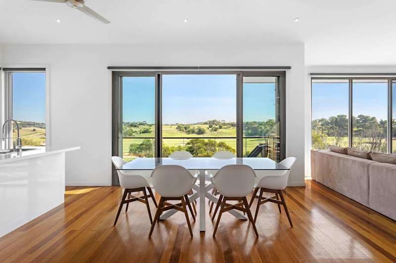 Golf Course Retreat - 5 Min to Hot Springs & Beach in Fingal, Victoria - Holiday rental photo 1
