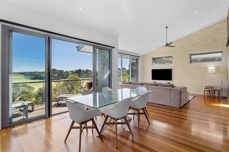 Golf Course Retreat - 5 Min to Hot Springs & Beach in Fingal, Victoria - Holiday rental photo 1